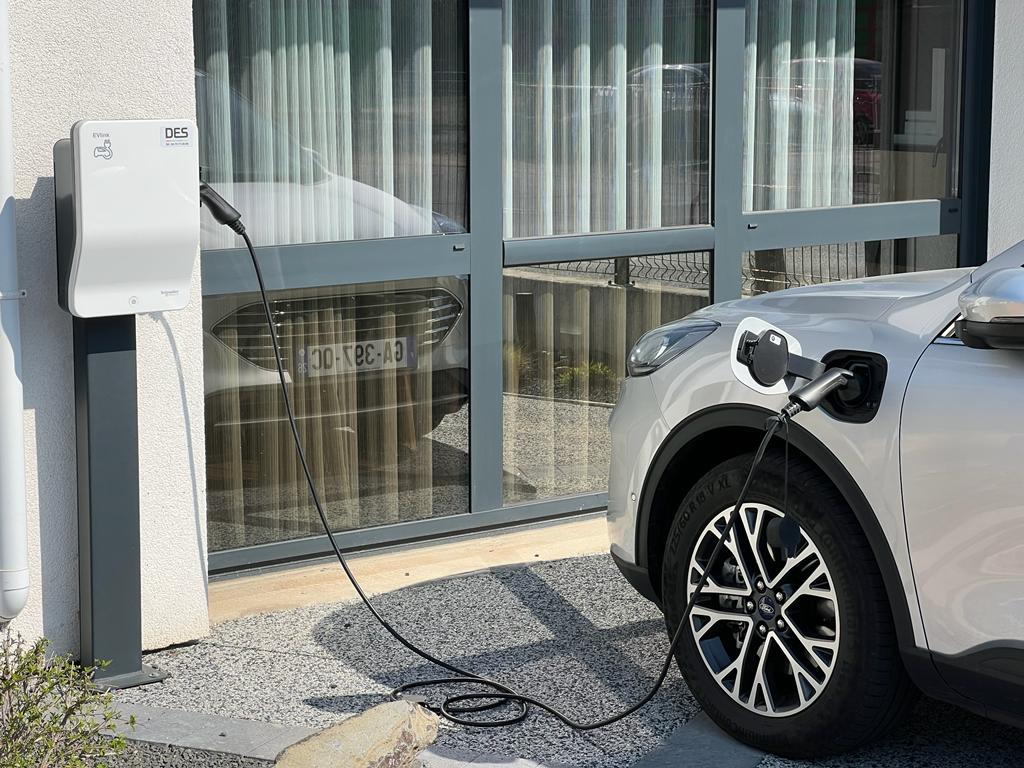 Installation de bornes de charge pour véhicules électriques sur tous les sites en Rhône-Alpes avec le spécialiste de votre région !