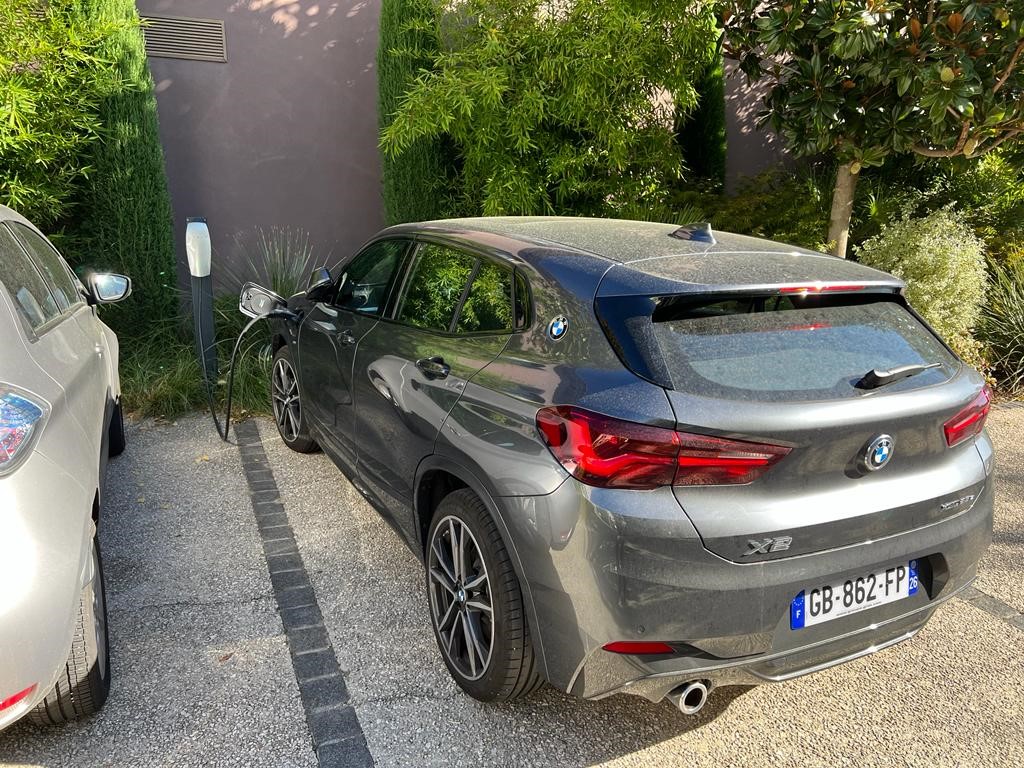 Installation de bornes de charge pour véhicules électriques en Rhône Alpes